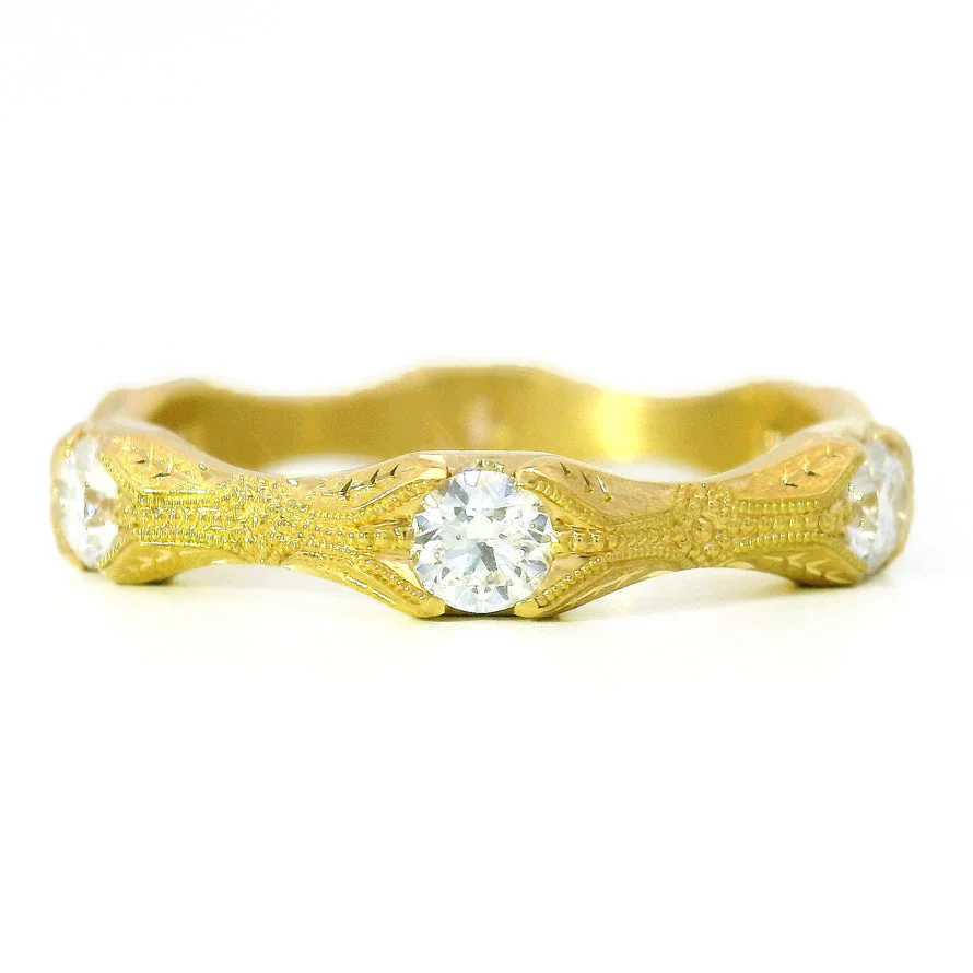 Diamond Wedding Band in 18K Yellow Gold - "Nectere"