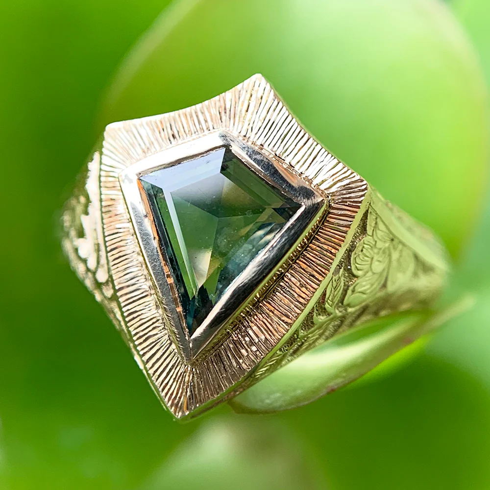 Montana Sapphire & Yellow Gold Ring - "Lancebreaker Signet" - Image 2