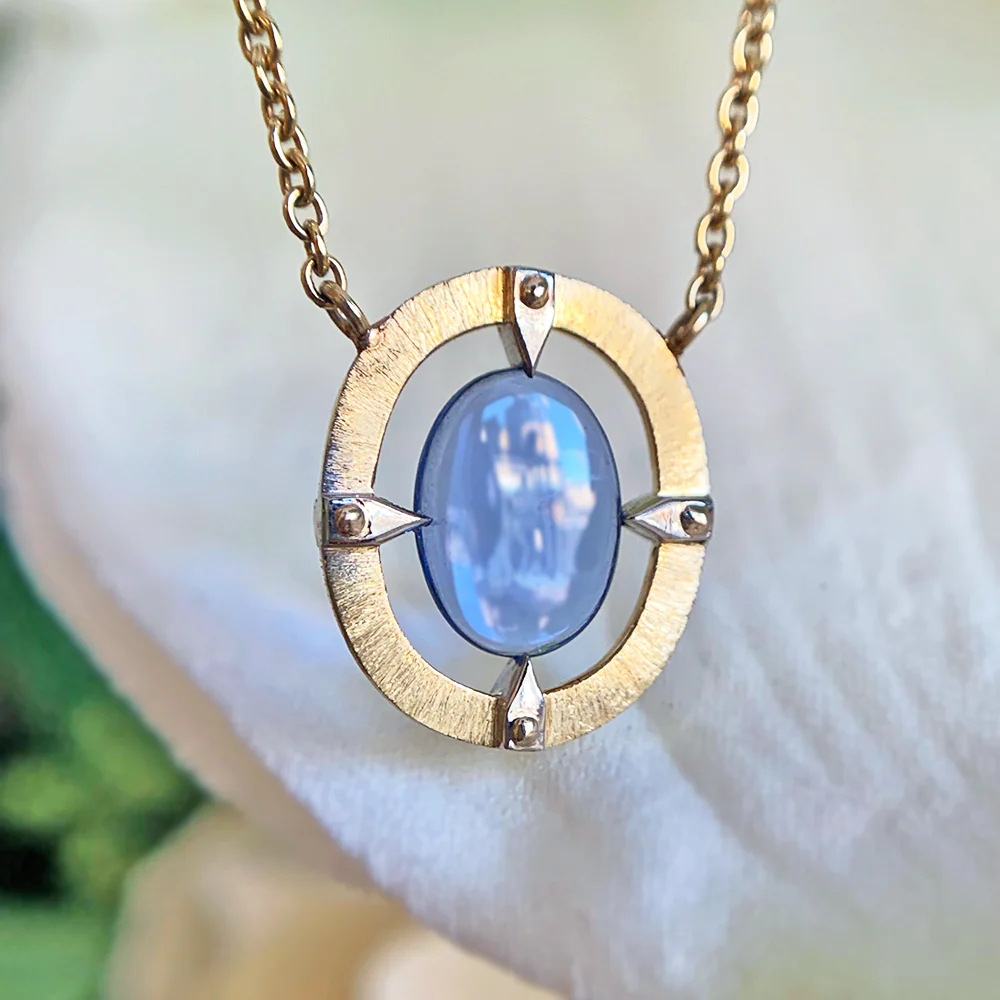 One-of-a-Kind Yogo Sapphire Two Tone Gold Necklace - "Floating Majesty" - Image 7